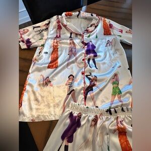 Taylor Swift Themed Short Sleeve Pajama Set Size Large